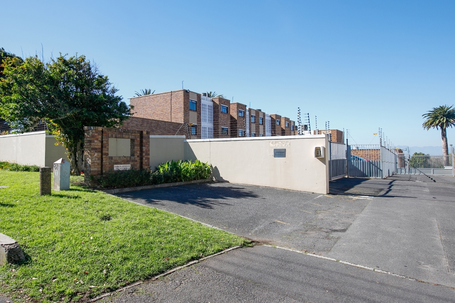 2 Bedroom Property for Sale in Wynberg Upper Western Cape